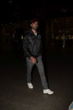 Kunal Kapoor spotted at airport on 11th Nov 2018 (3)_5bea703b031c2.JPG