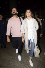 Virat Kohli, Anushka Sharma spotted at airport on 11th Nov 2018 (11)_5bea70c3e5037.JPG