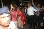  Deepika Padukone and Ranveer Singh return to mumbai on 18th Nov 2018 (12)_5bf26985bbc52.JPG