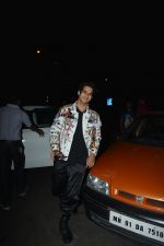 Ishaan Khattar at Tara Sutaria_s Birthday Party in The Daily Bar, Bandra on 18th Nov 2018 (15)_5bf3a6ea3610b.jpg