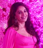 Madhuri Dixit at the Red Carpet of Lux Golden Rose Awards 2018 on 18th Nov 2018 (1)_5bf3a7b35795c.jpg