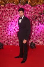 Sidharth Malhotra at the Red Carpet of Lux Golden Rose Awards 2018 on 18th Nov 2018 (71)_5bf3a943276c2.jpg