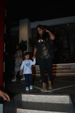 Arpita Khan With Family Spotted At Sanchos In Bandra on 22nd Nov 2018 (10)_5bf7ab631a8fb.JPG