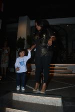 Arpita Khan With Family Spotted At Sanchos In Bandra on 22nd Nov 2018 (12)_5bf7ab6a311ee.JPG