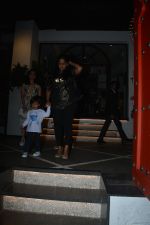Arpita Khan With Family Spotted At Sanchos In Bandra on 22nd Nov 2018 (9)_5bf7ab60c862e.JPG