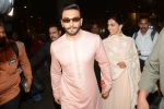 Ranveer Singh with his wife Deepika Padukone was spotted at International Airport, Andheri in Mumbai on 22nd Nov 2018 (6)_5bf7abcb7fe9b.jpg