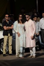 Priyanka  Chopra and Nick Jonas posing for media after finishing their wedding puja at her Versova House on 28th Nov 2018 (28)_5bff91b8bf3eb.JPG