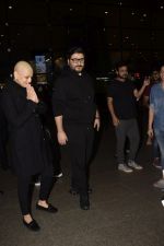 Goldie Behl with Sonali Bendre returns from USA after her treatment on 2nd Dec 2018 (5)_5c076d2194d26.JPG