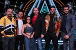 Badshah, Matt Hardy, Neha Kakkar, Vishal Dadlani, Manish Paul at Indian Idol Session 10 for Shoot Special Episode on 5th Dec 2018 (119)_5c08d2c5e3915.JPG