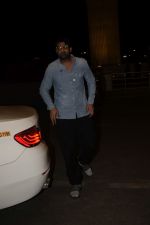Prabhas Spotted At Airport on 9th Dec 2018 (2)_5c0f6f0816e8c.JPG