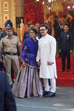 Aamir Khan, Kiran Rao at Isha Ambani and Anand Piramal_s wedding on 12th Dec 2018 (16)_5c121452adbd4.JPG