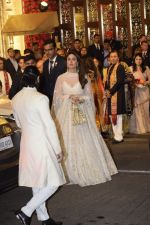Kareena Kapoor at Isha Ambani and Anand Piramal_s wedding on 12th Dec 2018 (18)_5c1215b73aa56.JPG