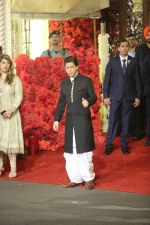 Shah Rukh Khan at Isha Ambani and Anand Piramal_s wedding on 12th Dec 2018 (63)_5c12180531aa2.jpg