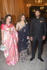Hema Malini at Isha Ambani & Anand Piramal wedding reception in jio garden bkc on 15th Dec 2018 (6)_5c1753dbbd00d.jpg