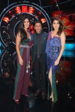 Katrina Kaif, Shah Rukh Khan, Anushka Sharma with team Zero on the sets of Indian Idol Grand Finale in Yashraj Studio, Andheri on 19th Dec 2018 (52)_5c1b386b6f3dc.JPG