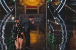 Shah Rukh Khan with team Zero on the sets of Indian Idol Grand Finale in Yashraj Studio, Andheri on 19th Dec 2018 (42)_5c1b37e7692c5.JPG