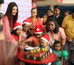 Aishwarya Rai Bachchan celebrates Christmas with Cancer patients in Carnival cinemas in Wadala on 25th Dec 2018 (2)_5c29ce9e1ef17.jpg
