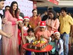 Aishwarya Rai Bachchan celebrates Christmas with Cancer patients in Carnival cinemas in Wadala on 25th Dec 2018 (9)_5c29ceb49c3a3.jpg