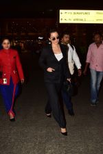 Kangana Ranaut spotted at airport on 2nd Jan 2019 (6)_5c2cc9ec86742.jpg