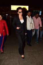 Kangana Ranaut spotted at airport on 2nd Jan 2019 (9)_5c2cc9f0b49cd.jpg