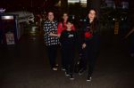 Karishma Kapoor spotted at airport with her family on 2nd Jan 2019 (6)_5c2cc9f5cd368.jpg