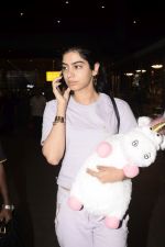 Khushi Kapoor spotted at airport in andheri on 29th Dec 2018 (51)_5c2c6ef18f947.JPG