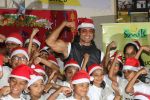 Vidyut Jamwal celebrates christmas with the kids of Smile foundation in andheri on 25th Dec 2018 (1)_5c2c61e13850d.JPG