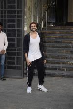 Kartik Aryan Spotted At Gym In Juhu on 7th Jan 2019 (25)_5c36e5005a5e5.JPG