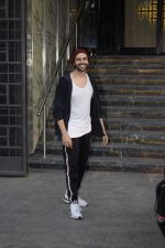 Kartik Aryan Spotted At Gym In Juhu on 7th Jan 2019 (28)_5c36e505a0c8a.JPG
