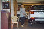 Karisma Kapoor spotted at Kareena Kapoor_s house in bandra on 13th Jan 2019 (6)_5c3ecf9c91f0e.jpg