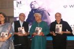 Javed AKhtar, Mahesh Bhatt at the Launch Of Special Edition Of Kaifi Azmi Fountain Pens at India Pen Show In Nehru Centre on 1st Feb 2019 (107)_5c57f068bb4f1.JPG