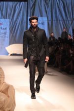 Aditya Roy Kapoor walk the ramp for Kunal Rawal at Lakme Fashion Week 2019  on 3rd Feb 2019  (14)_5c593e255a167.jpg