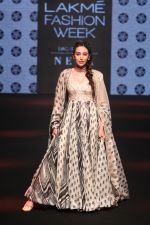 Karisma Kapoor walk the Ramp on Day 5 at Lakme Fashion Week 2019 on 3rd Feb 2019 (132)_5c593f69d5965.jpg