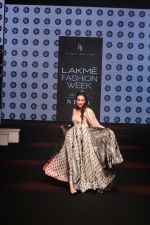 Karisma Kapoor walk the Ramp on Day 5 at Lakme Fashion Week 2019 on 3rd Feb 2019 (133)_5c593f6b92d94.jpg