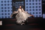 Karisma Kapoor walk the Ramp on Day 5 at Lakme Fashion Week 2019 on 3rd Feb 2019 (138)_5c593f774c841.jpg