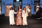 Kriti Kharbanda at Lakme Fashion Week 2019 on 2nd Feb 2019 (43)_5c59399041fa6.jpg
