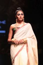 Model Walk the Ramp for on Day 2 at Lakme Fashion Week 2019 on 2nd Feb 2019 (31)_5c59394a46bd4.jpg