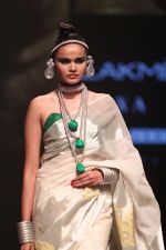 Model Walk the Ramp for on Day 2 at Lakme Fashion Week 2019 on 2nd Feb 2019 (33)_5c59394d35784.jpg