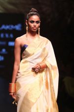 Model Walk the Ramp for on Day 2 at Lakme Fashion Week 2019 on 2nd Feb 2019 (37)_5c593953316e5.jpg
