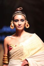 Model Walk the Ramp for on Day 2 at Lakme Fashion Week 2019 on 2nd Feb 2019 (43)_5c59395e02f86.jpg