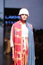 Model Walk the Ramp for on Day 2 at Lakme Fashion Week 2019 on 2nd Feb 2019 (51)_5c59396a45c72.jpg