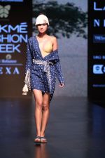 Model Walk the Ramp for on Day 2 at Lakme Fashion Week 2019 on 2nd Feb 2019 (52)_5c59396bed3af.jpg