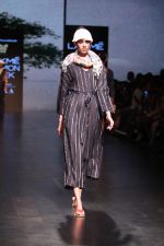 Model Walk the Ramp for on Day 2 at Lakme Fashion Week 2019 on 2nd Feb 2019 (53)_5c59396d71b56.jpg
