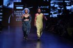 Model Walk the Ramp for on Day 2 at Lakme Fashion Week 2019 on 2nd Feb 2019 (63)_5c59397e27d80.jpg