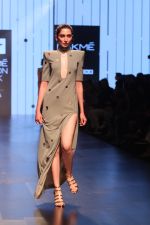 Model walk the Ramp for Anushree Reddy at Lakme Fashion Week 2019 on 2nd Feb 2019  (14)_5c593c41adc94.jpg