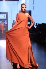 Model walk the Ramp for Anushree Reddy at Lakme Fashion Week 2019 on 2nd Feb 2019  (6)_5c593c33777e3.jpg