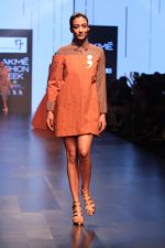 Model walk the Ramp for Anushree Reddy at Lakme Fashion Week 2019 on 2nd Feb 2019  (8)_5c593c37a8cb2.jpg