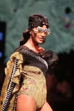 Model walk the Ramp for Shivan and Narresh at Lakme Fashion Week 2019 on 3rd Feb 2019 (31)_5c593c49d5d4d.jpg