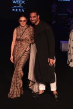 Model walk the Ramp on Day 5 at Lakme Fashion Week 2019 on 3rd Feb 2019 (174)_5c593fb339b4a.jpg