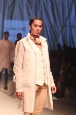 Model walk the ramp for Kunal Rawal at Lakme Fashion Week 2019  on 3rd Feb 2019  (18)_5c593e3c4d1c8.jpg